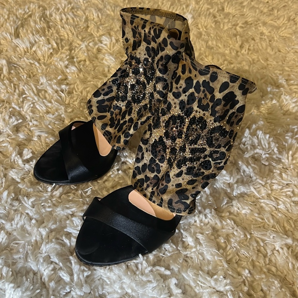 Italian heels, size 35 but 36 will be fine. Designer Gianmarco Lorenzi.